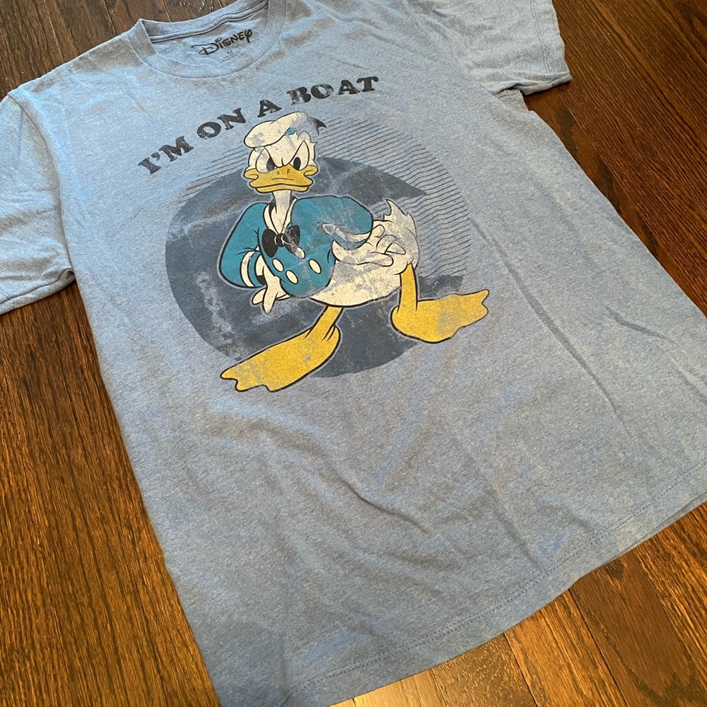 Disney Donald Duck Boat T-Shirt Size Medium